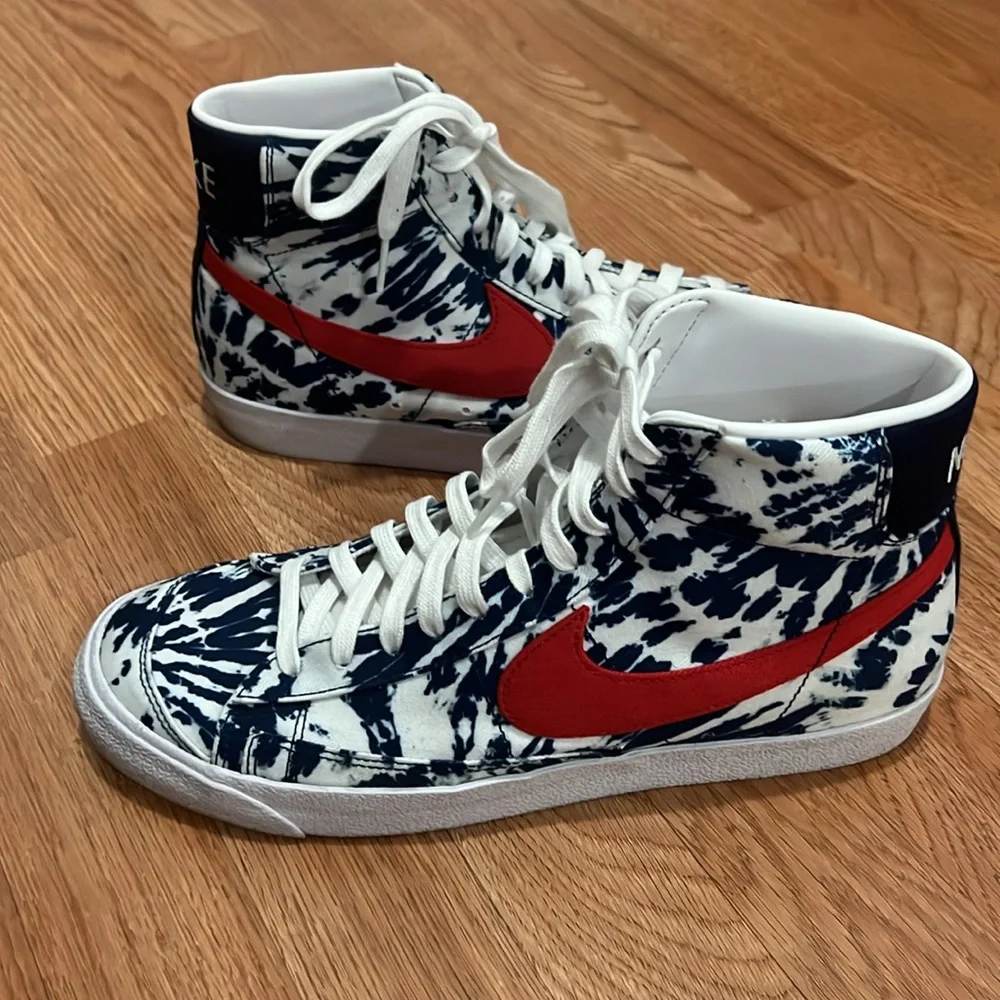 Nike Men’s High-Top Sneakers White Navy with Red Swoosh